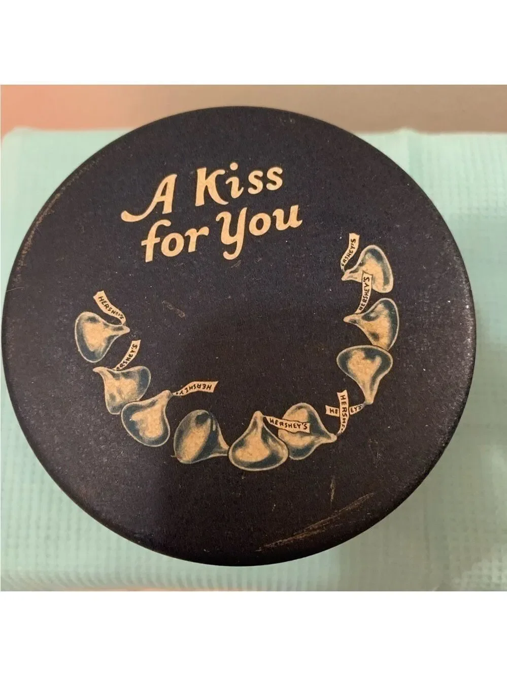 HERSHEY’S vintage three tins set 1980 milk chocolate kisses 1990 hometown #6